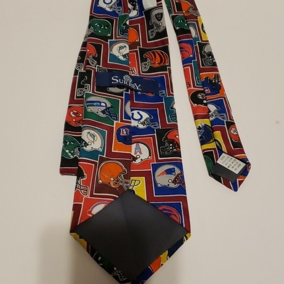 SURREY NFL Football Helmets Tie - Picture 3 of 6
